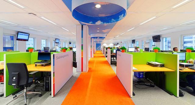 El estudio Liong Lie Architects remodeló la sede social de la corporación tecnológica NTI en Holanda, con una propuesta llena de color en todos los ambientes. (Foto: Liong Lie Architects)