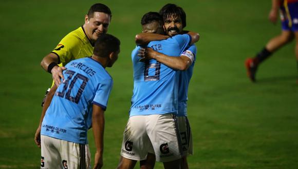 Cristian 'Titi' Ortiz y el tiro libre con el que consiguió el 2-0 por Copa Sudamericana | VIDEO. (Foto: Fernando Sangama)