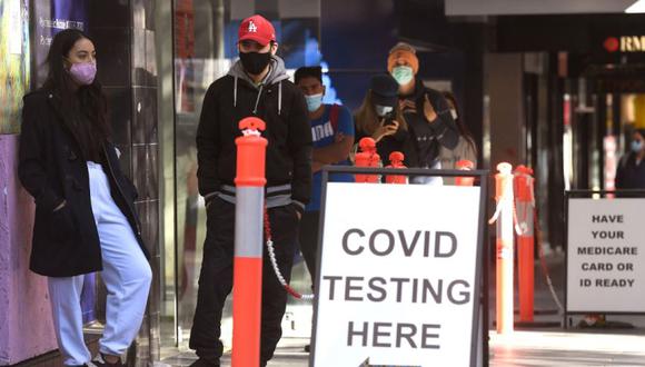 La gente hace cola para las pruebas de Covid-19 en Melbourne. (Foto referencial: William WEST / AFP)
