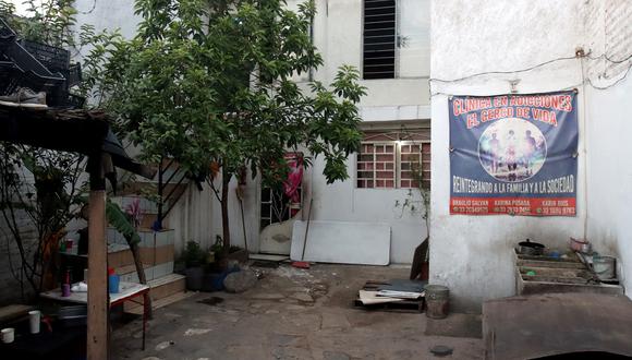Vista de la clínica de adicciones donde un grupo armado ejecutó a seis personas en San Pedro Tlaquepaque, estado de Jalisco, México, el 25 de julio de 2022. (Foto por ULISES RUIZ / AFP)