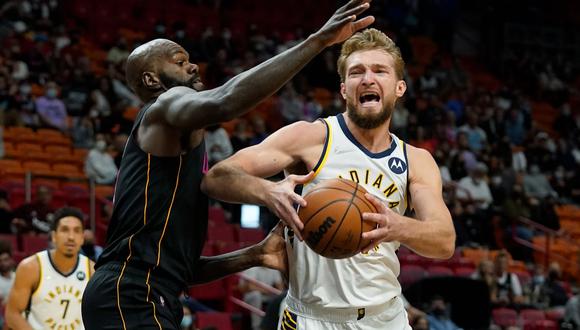 Domantas Sabonis anotó 12 puntos, capturó 4 rebotes y repartió 4 asistencias en la derrota de Pacers frente a Miami Heat | Foto: AP