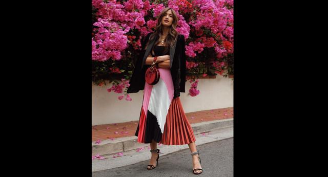 Plisada: este tipo de falda puede armar tu look en segundos, ya que suele ser siempre las protagonista. Se puede lucir en un cóctel o para ir a un almuerzo con amigas, porque se pueden usar con 'stilettos' o zapatillas. (Foto: @rocky_barnes)