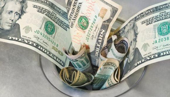 La "falacia del costo hundido" hace una persona siga perdiendo dinero aunque no sea una decisión racional. (Foto: Getty Images)