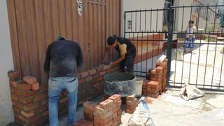 Piura: habitantes de Castilla construyen muros por posible desborde de río