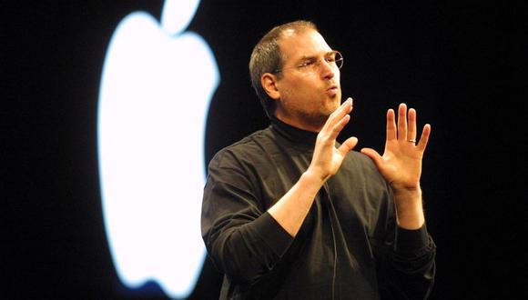Steve Jobs, el fundador de Apple, vestía usualmente con jean y suéter negro.