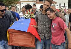 Venezuela sigue enterrando a sus jóvenes muertos [FOTOS]