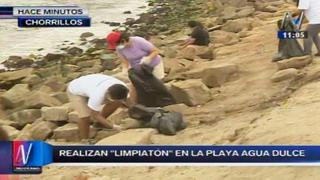 Voluntarios realizan “limpiatón” en playa Agua Dulce [VIDEO]