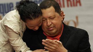 Hugo Chávez no se recuperará y ha perdido la voz, afirmó diario español