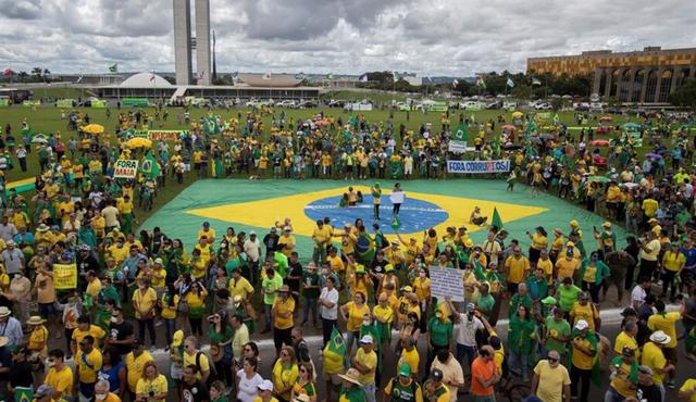 Los partidarios incondicionales del presidente Jair Bolsonaro ignoraron las advertencias sobre el coronavirus y se manifestaron. (EFE).