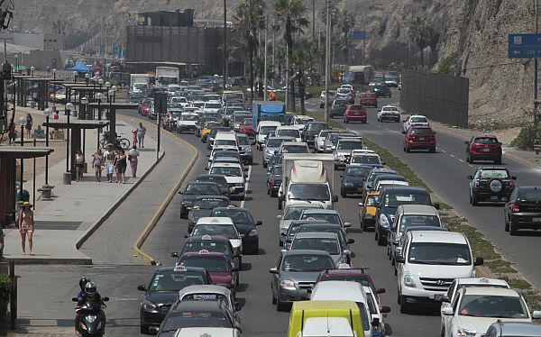 El caos en la Costa Verde se debe a la falta de parqueos y transporte público - 1