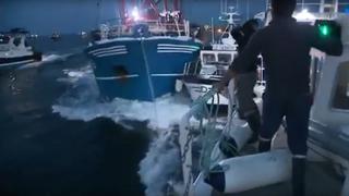 YouTube: pescadores franceses y británicos se enfrascan en violento choque de barcos