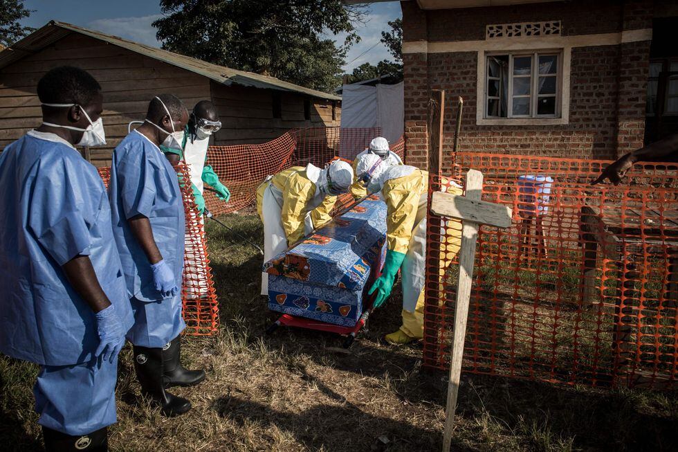 Entre 2014 y 2016 se registraron al menos 7 mil muertos por Ébola en África Occidental. Foto: AFP