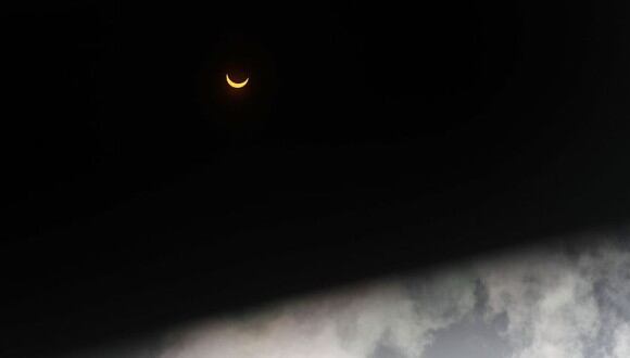 Un eclipse solar es el fenómeno que se produce cuando la Luna oculta al Sol, desde la vista de la Tierra. Esto solo puede pasar durante la luna nueva (Sol y Luna en conjunción).
(Foto: AFP)