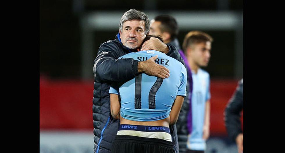 Fabian Coito, técnico de Uruguay, felicita por el gran trabajo a sus dirigidos. (Foto: Getty Images)