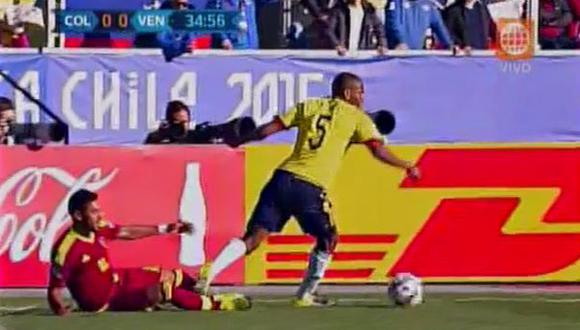 Colombia vs. Venezuela: jugada violenta que no acabó en roja