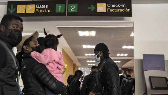 Respecto a los pasajeros que compartieron vuelo con la persona infectada, desde el Ministerio de Salud afirmaron que se realizó un seguimiento epidemiológico. (Foto referencial: Archivo/ MARTIN BERNETTI / AFP)