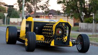 VIDEO: Hot Rod de tamaño real hecho solo con LEGO alcanza los 32 km/h 