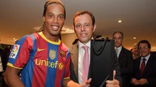 Hombre clave en la llegada de Ronaldinho a Barcelona habló sobre la situación del brasileño: “Alguien le engañó”