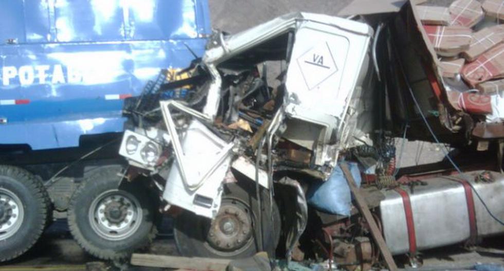 Cuatro muertos y 6 heridos deja choque de bus contra un camión en Pisco. (Foto: Andina)