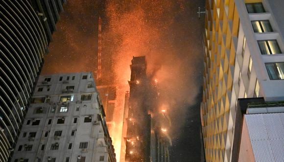 Se produce un incendio en un edificio de oficinas en Tsim Sha Tsui, en Hong Kong.