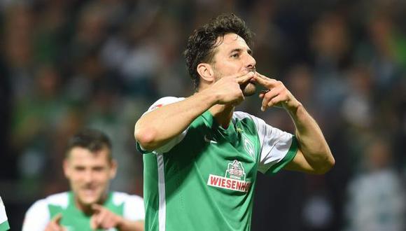 Claudio Pizarro fue contratado por el Werder Bremen para la temporada 2018-19 en la Bundesliga. El 'Bombardero' ya tuvo su primer contacto con los hinchas del cuadro alemán (Foto agencias)