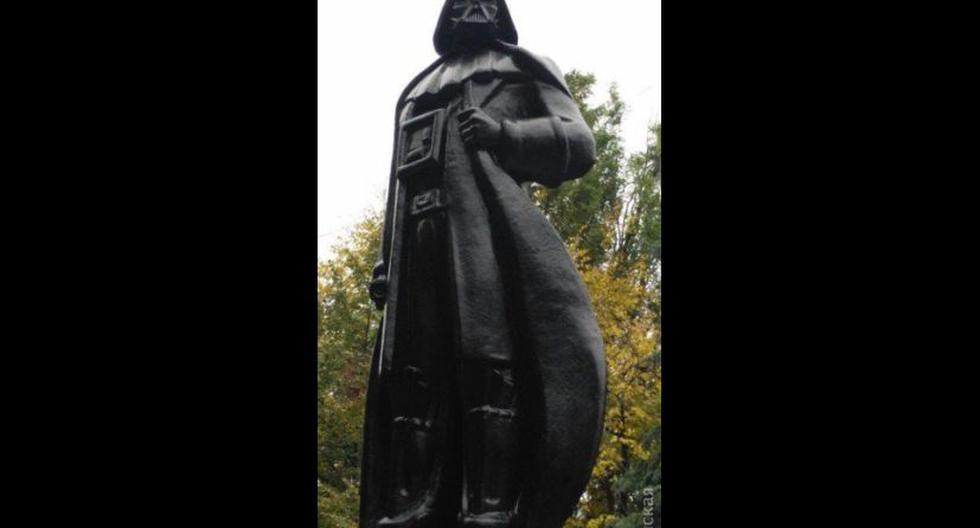 Estatua de Lenin fue convertida en otra de Darth Vader. (Foto: EFE)
