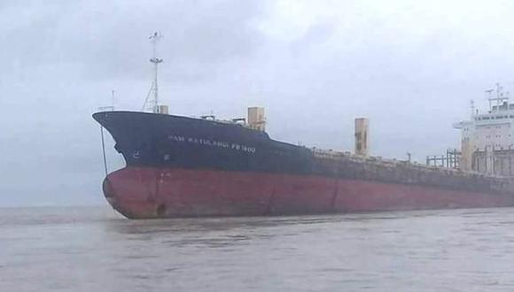 El misterio detrás del barco fantasma que apareció en las costas de Birmania. (Foto: Policía de Rangún/Facebook)