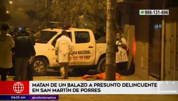 Joven de 21 años murió de un disparo en el abdomen en San Martín de Porres. (Captura: América Noticias)