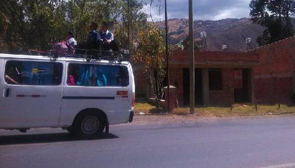 Así regresan los escolares del colegio en Huaraz