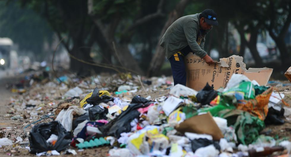 Comas ocupa el quinto lugar entre los distritos de Lima y Callao con más puntos críticos de acumulación de basura en la vía pública. La OEFA ha identificado 35 zonas (Foto: Hugo Curotto).