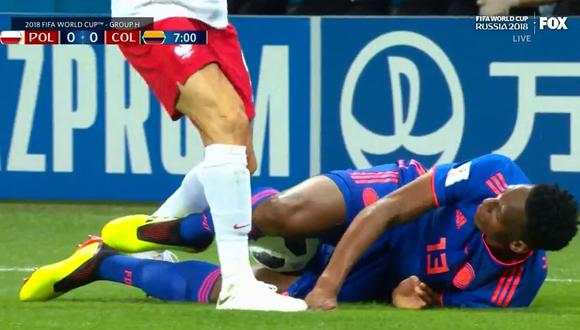 Colombia vs. Polonia: Lewandowski pisó a Mina en la mano por duelo del Mundial Rusia 2018. (Foto: Captura de video)