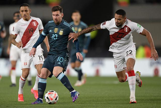 La selección peruana enfrentó a Argentina por las Eliminatorias Qatar 2022 en el Estadio Monumental de River Plate | Foto: AP/AFP/Reuters