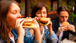 ¿Sabías que el abuso de comida rápida causa más cirrosis que el alcohol?
