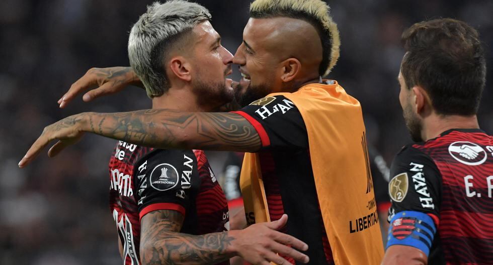 Flamengo derrotó 2-0 a Corinthians en el partido de ida de cuartos de final de la Copa Libertadores en el Neo Química Arena. (Foto: AFP)