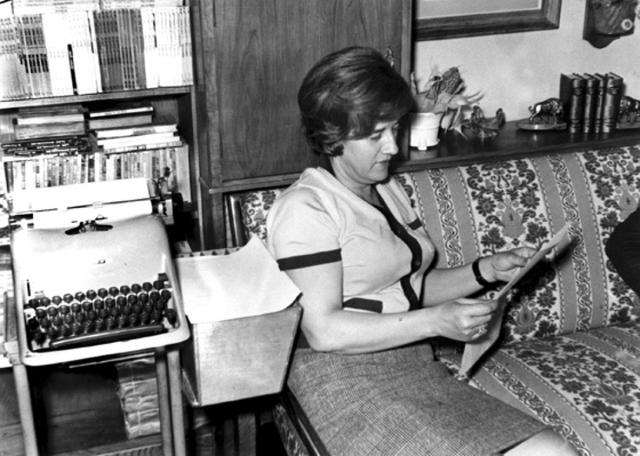 La autora española escribió 4.000 novelas y millares de relatos; vendió 400 millones de libros. (Foto: EFE).