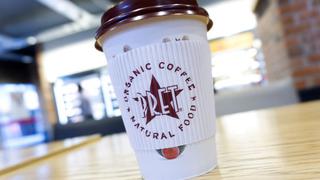 Por qué Reino Unido quiere acabar con las 'tazas de café'