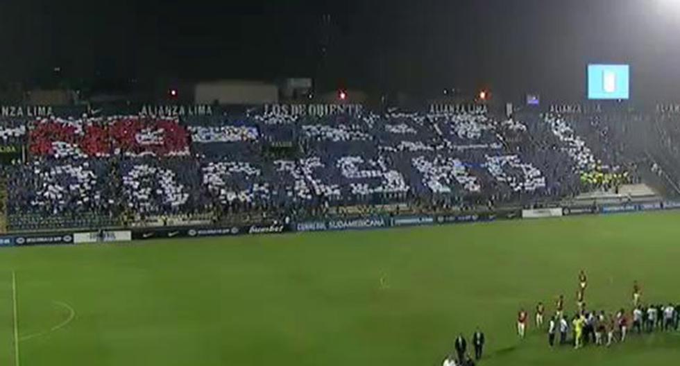La tribuna de oriente del estadio Alejandro Villanueva se lució con un gran mosaico. (Foto: Captura)