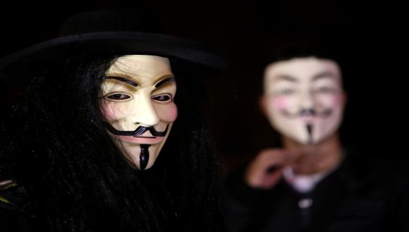 ¿Qué recibe un hacker de Anonymous por colaborar con el FBI?