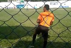Juez de linea se pone a bailar en pleno partido de fútbol (VIDEO)