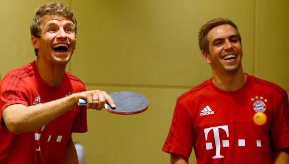 Müller y Lahm en un singular juego de ping pong [VIDEO]