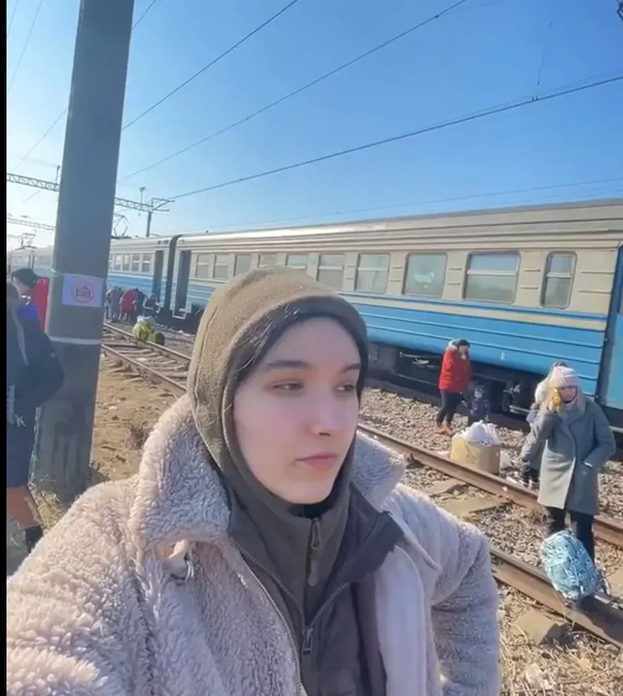 Valeria spent five hours on the border of Ukraine and Poland.  (TikTok).