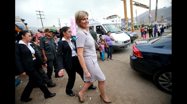 El paseo de la Reina Máxima de Holanda por calles de Huaycán - 9