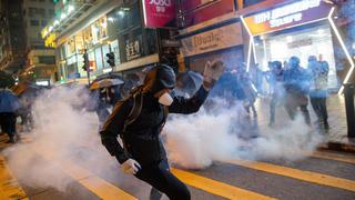 La policía de Hong Kong dispersa con gas las protestas en la Navidad | FOTOS