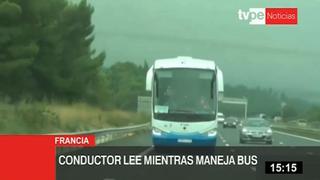 Conductor de autobús lee mientras maneja en Francia