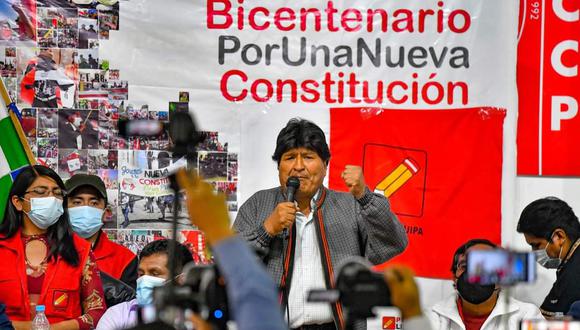 Evo Morales aterrizó pasadas las 7am en el aeropuerto de Arequipa en un vuelo privado. Se fue ese mismo día del país.