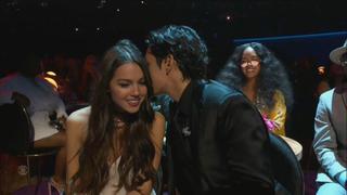 Grammy 2022: Olivia Rodrigo y V de BTS “coquetean” durante la presentación de la boyband