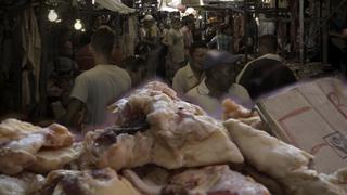El mercado en Venezuela donde las familias compran carne podrida para subsistir
