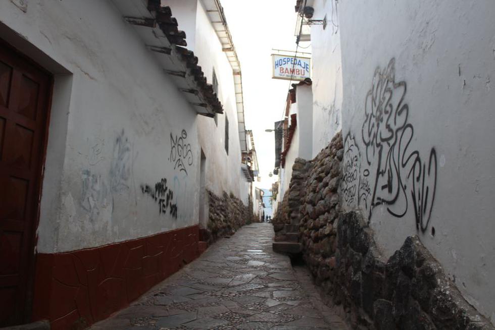 Por muchas del centro hist&oacute;rico de Cusco es com&uacute;n ver pintas con aerosol. El mes pasado seis extranjeros fueron deportados del pa&iacute;s por hacer este tipo de graffitis en Cusco. (Foto: Miguel Neyra / El Comercio)