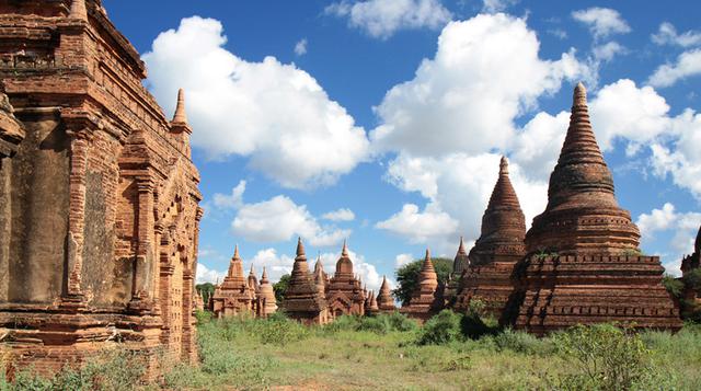 Sobrevuela Bagan y deslúmbrate con sus más de mil templos - 3