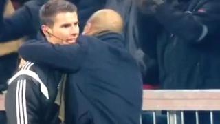 Pep Guardiola celebró el gol de Bayern ¡abrazando al árbitro!